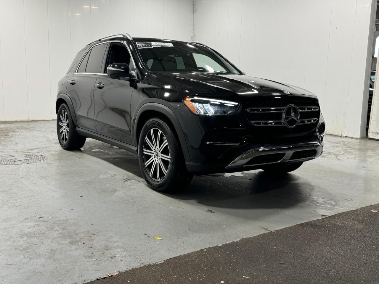 Mercedes-Benz GLE Vehicle Full-screen Gallery Image 6