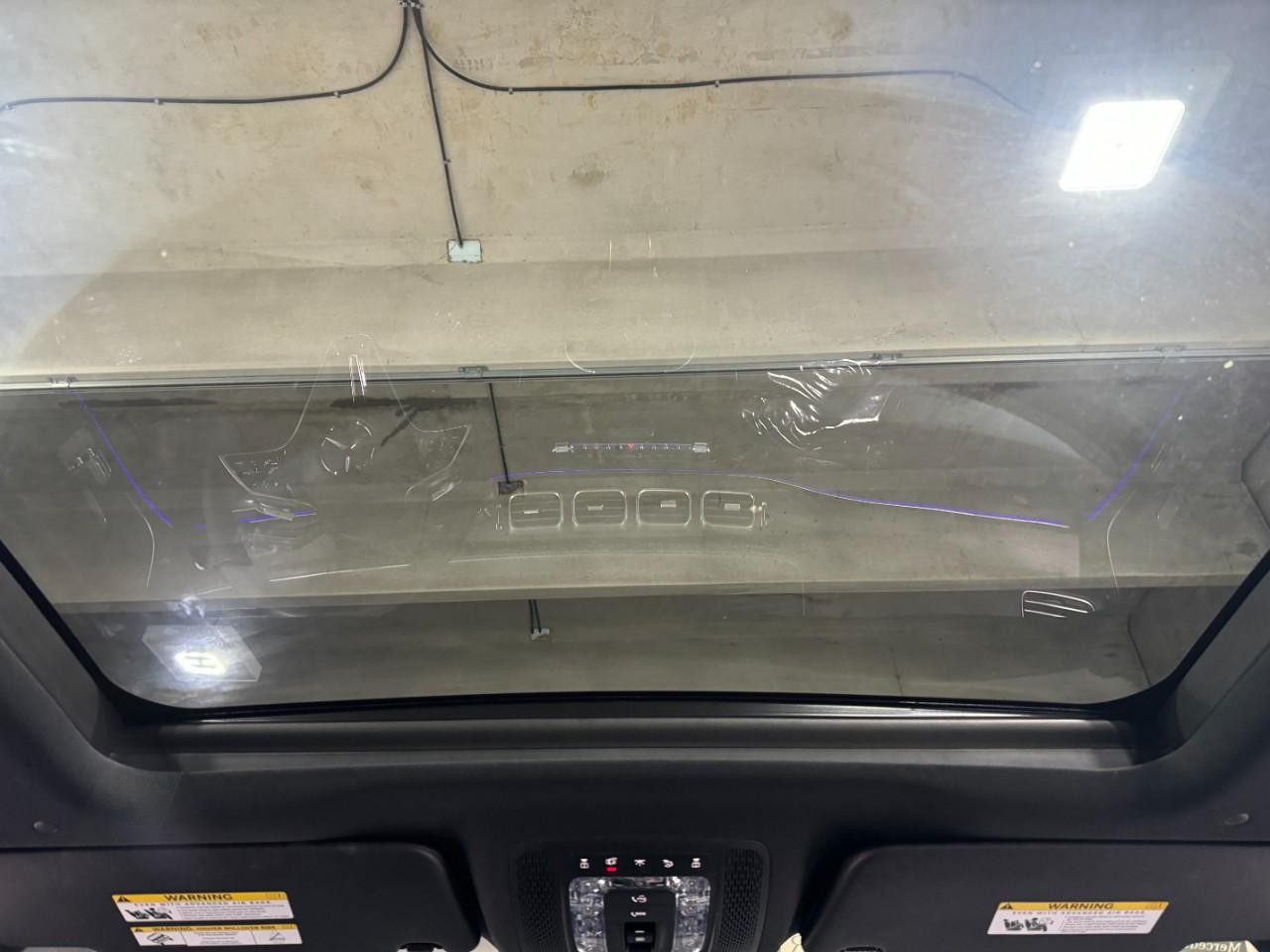 Mercedes-Benz GLE Vehicle Full-screen Gallery Image 11