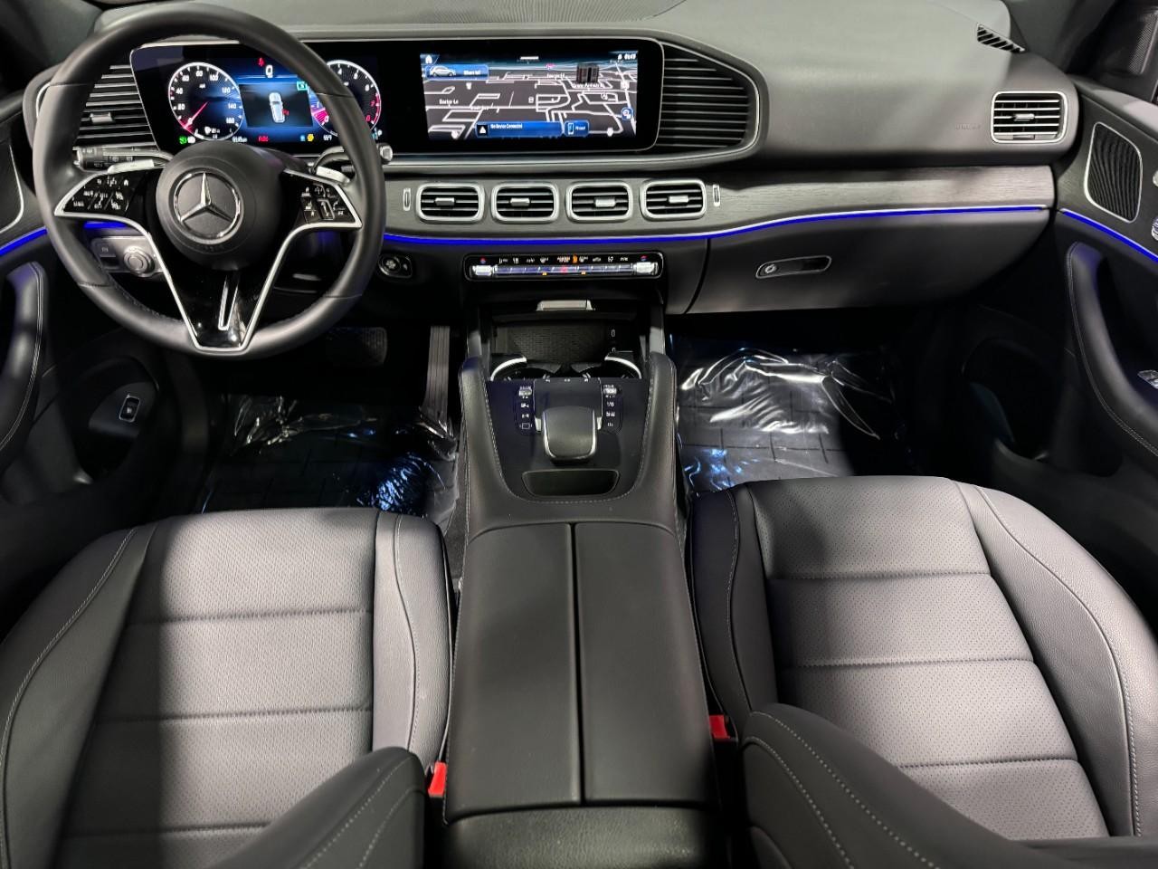 Mercedes-Benz GLE Vehicle Full-screen Gallery Image 12