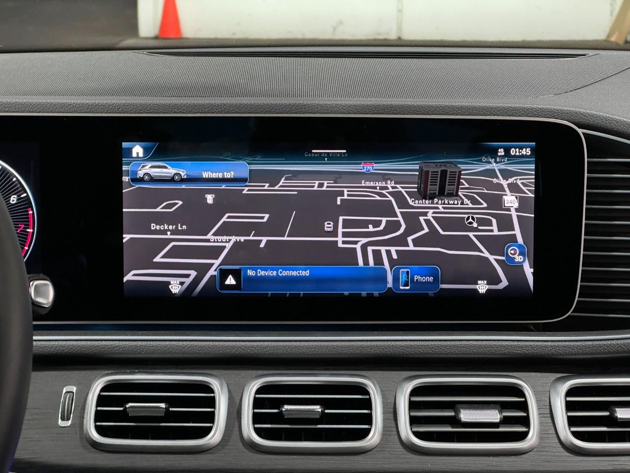 Mercedes-Benz GLE Vehicle Full-screen Gallery Image 14