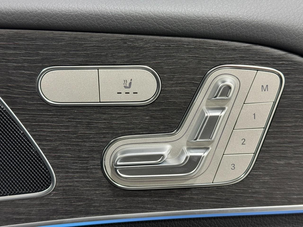 Mercedes-Benz GLE Vehicle Full-screen Gallery Image 21