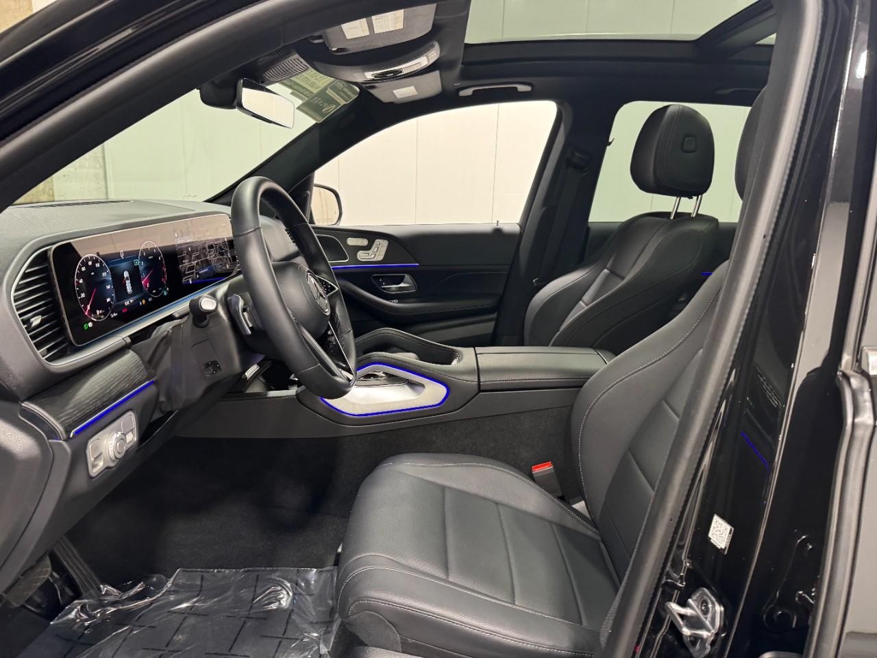 Mercedes-Benz GLE Vehicle Full-screen Gallery Image 28