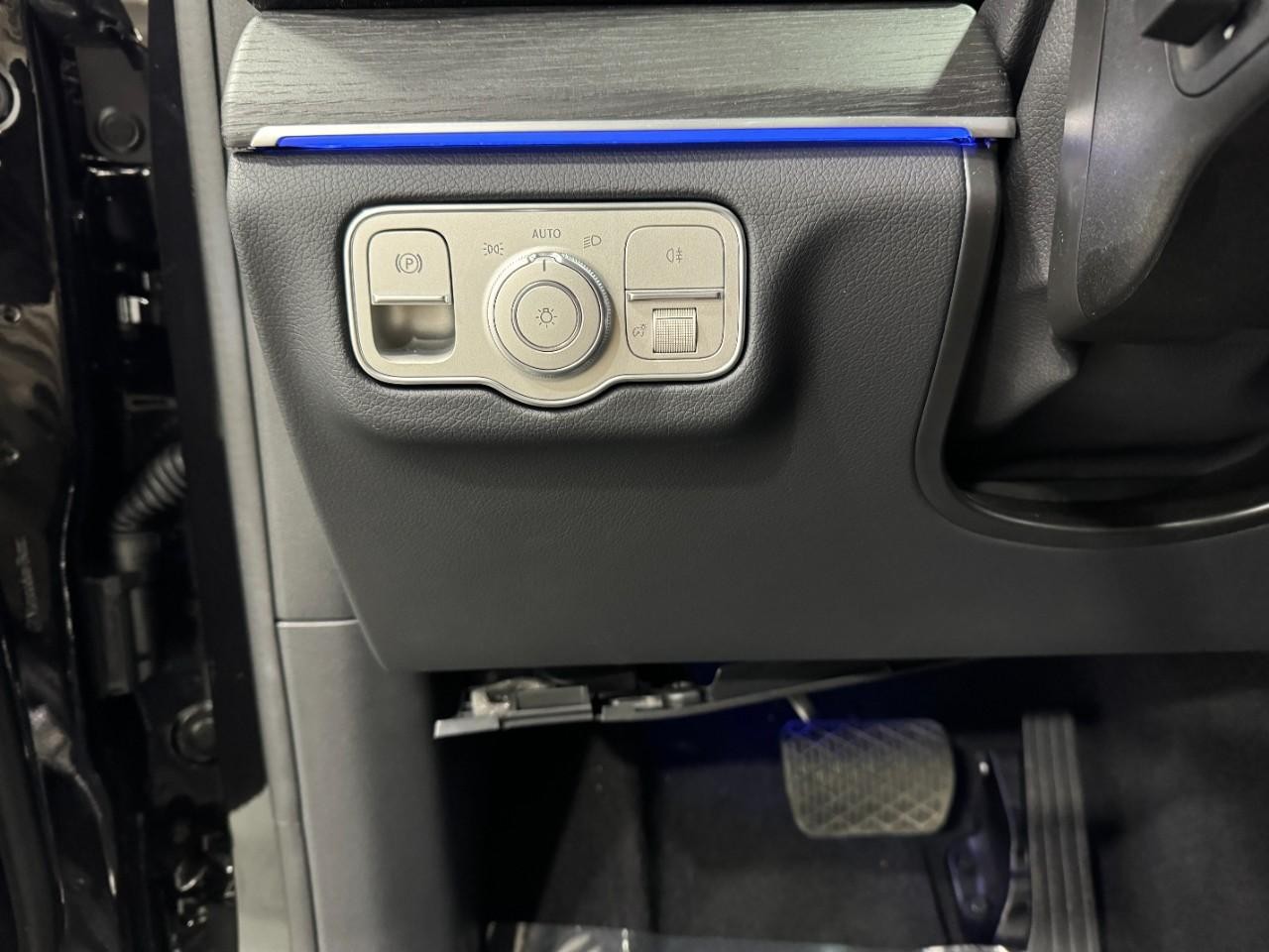 Mercedes-Benz GLE Vehicle Full-screen Gallery Image 31