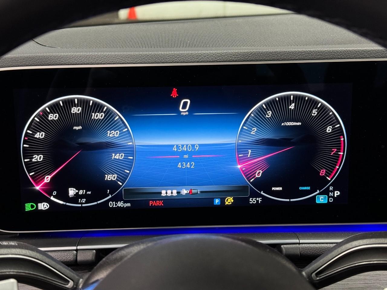 Mercedes-Benz GLE Vehicle Full-screen Gallery Image 34