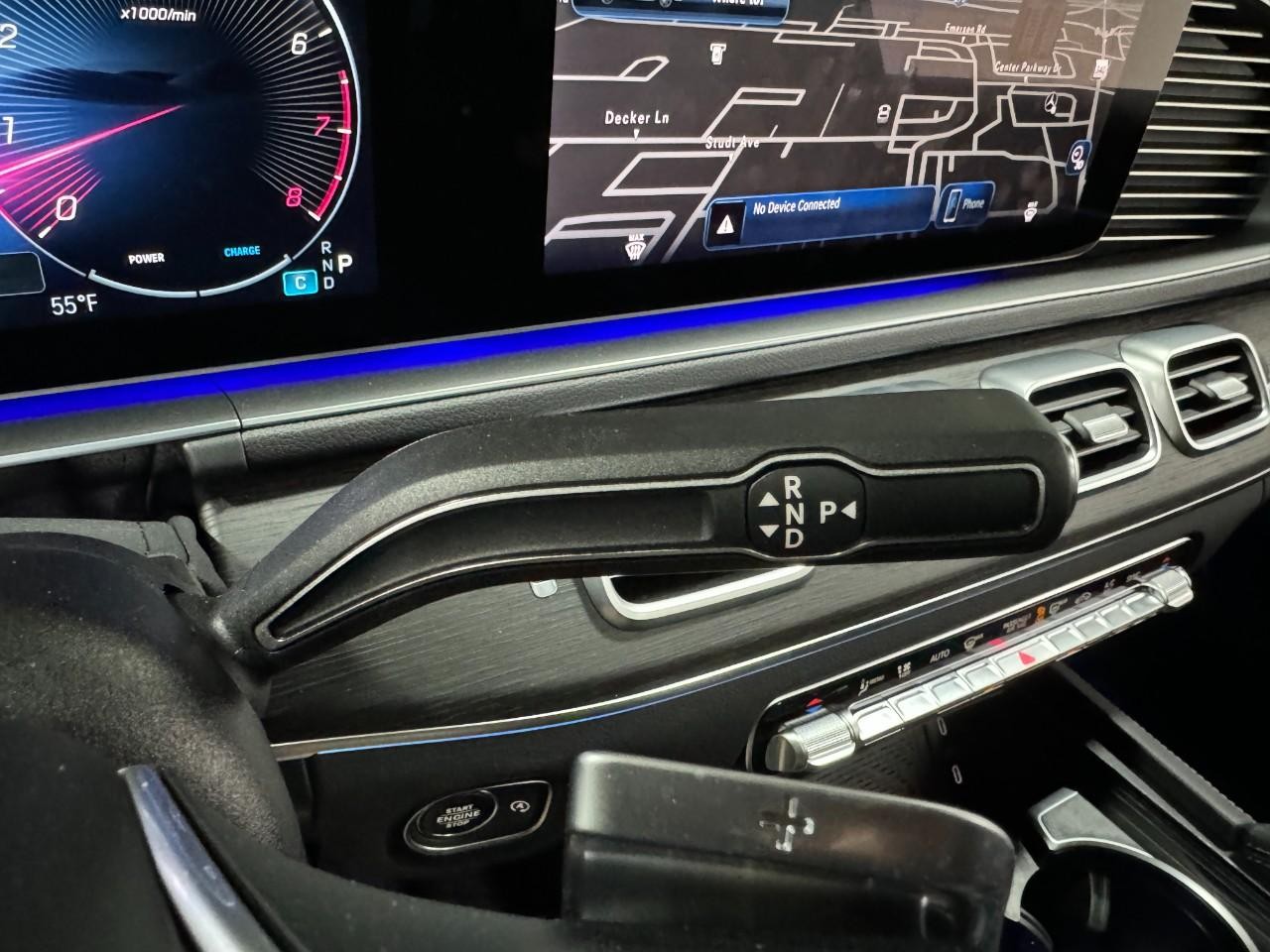 Mercedes-Benz GLE Vehicle Full-screen Gallery Image 35