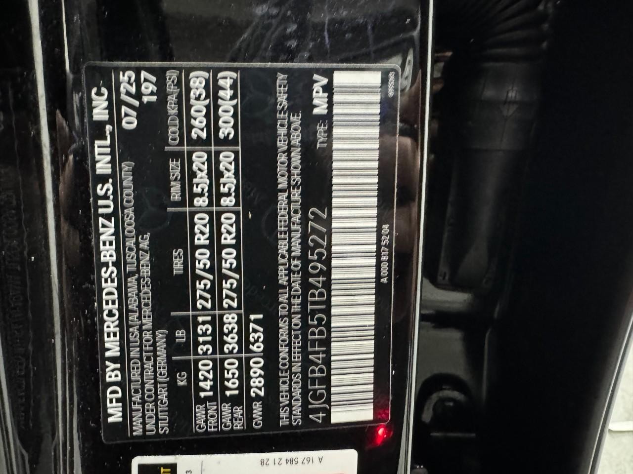 Mercedes-Benz GLE Vehicle Full-screen Gallery Image 37