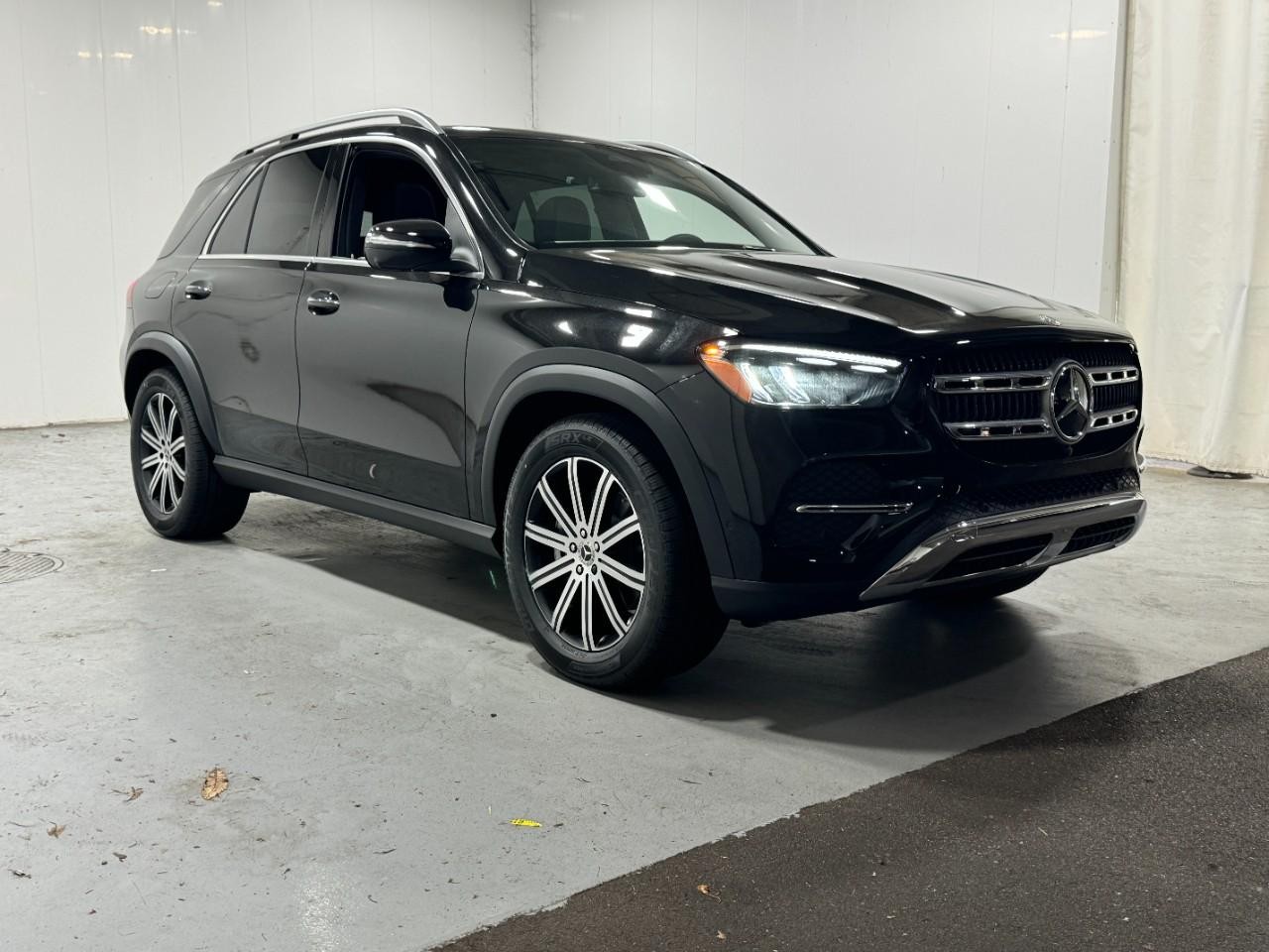 Mercedes-Benz GLE Vehicle Full-screen Gallery Image 6