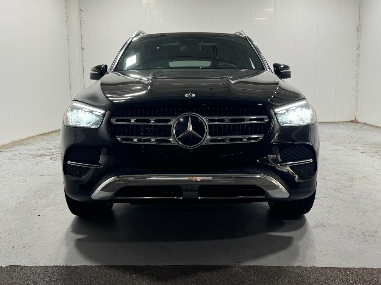 Mercedes-Benz GLE Vehicle Full-screen Gallery Image 7