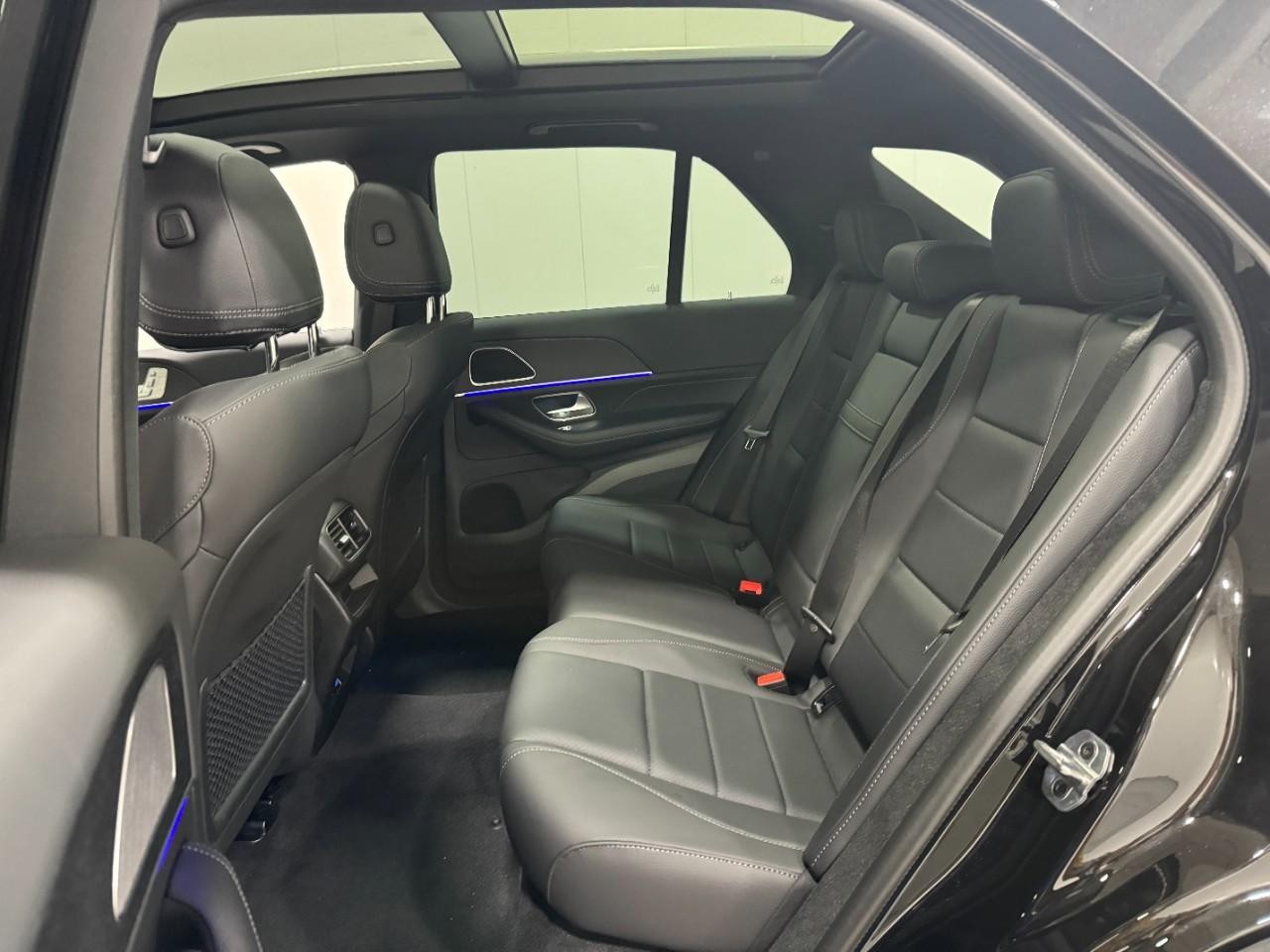 Mercedes-Benz GLE Vehicle Full-screen Gallery Image 8