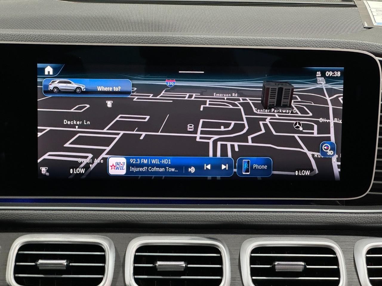 Mercedes-Benz GLE Vehicle Full-screen Gallery Image 14