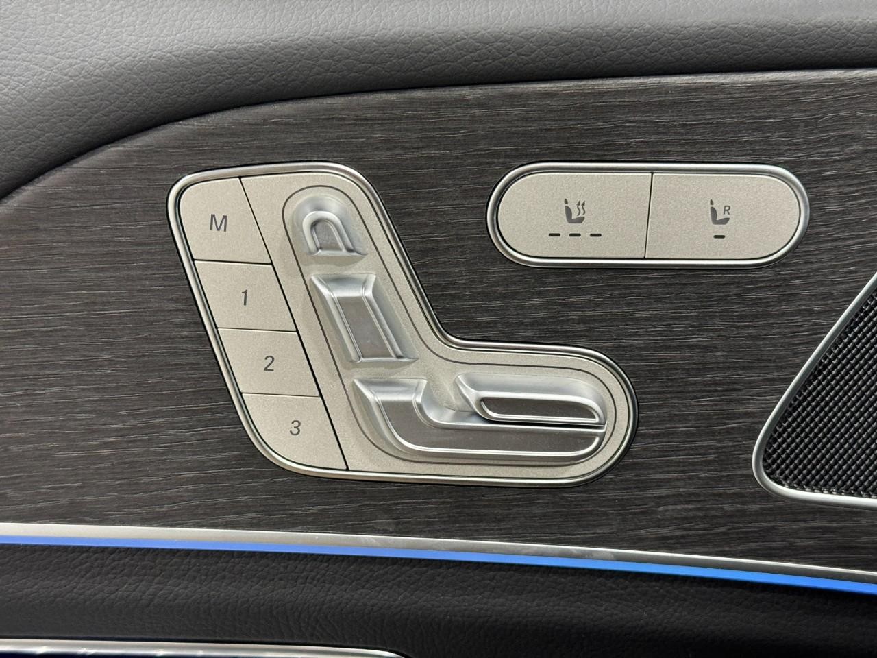 Mercedes-Benz GLE Vehicle Full-screen Gallery Image 24