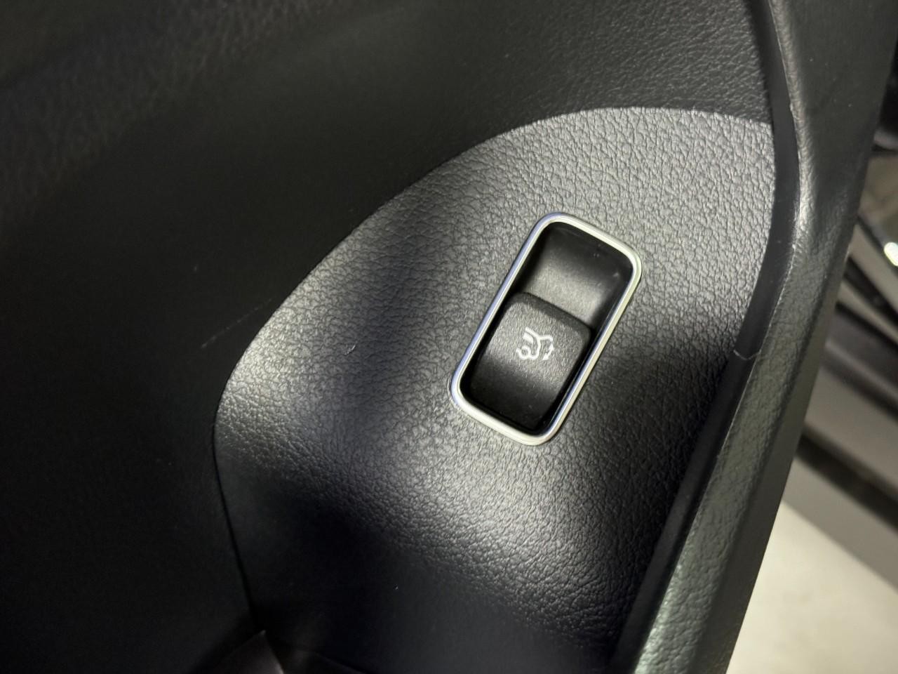 Mercedes-Benz GLE Vehicle Full-screen Gallery Image 27