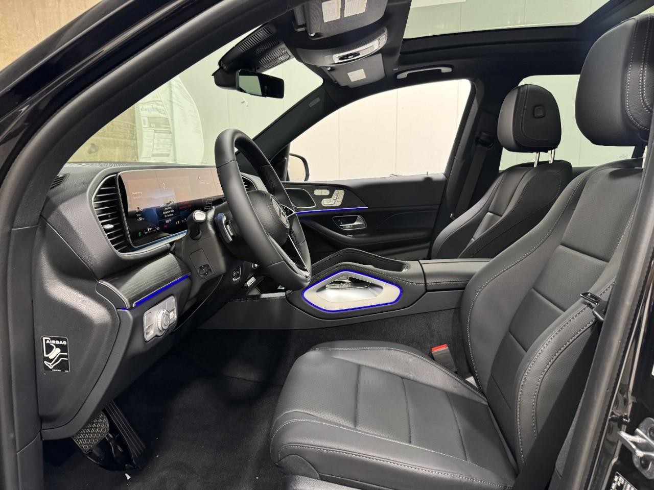 Mercedes-Benz GLE Vehicle Full-screen Gallery Image 28
