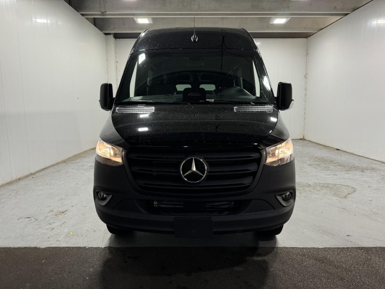 Mercedes-Benz Sprinter Cargo Van Vehicle Full-screen Gallery Image 7