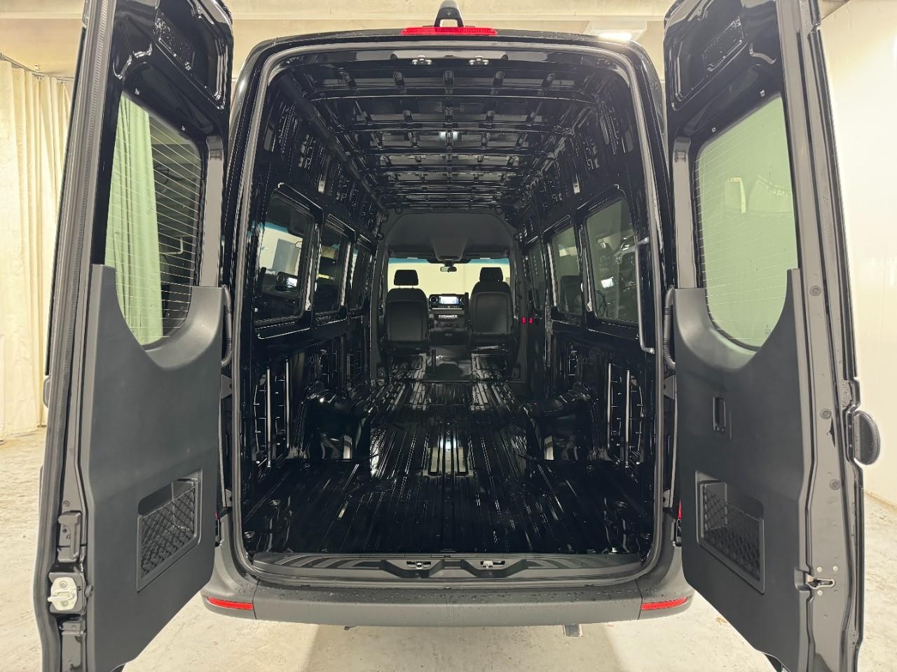 Mercedes-Benz Sprinter Cargo Van Vehicle Full-screen Gallery Image 8