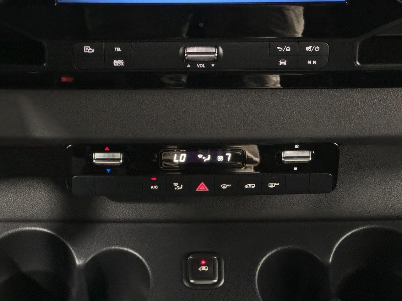 Mercedes-Benz Sprinter Cargo Van Vehicle Full-screen Gallery Image 14