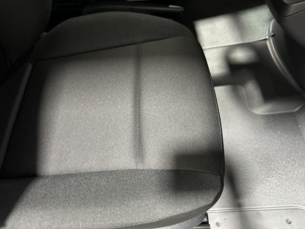 Mercedes-Benz Sprinter Cargo Van Vehicle Full-screen Gallery Image 17