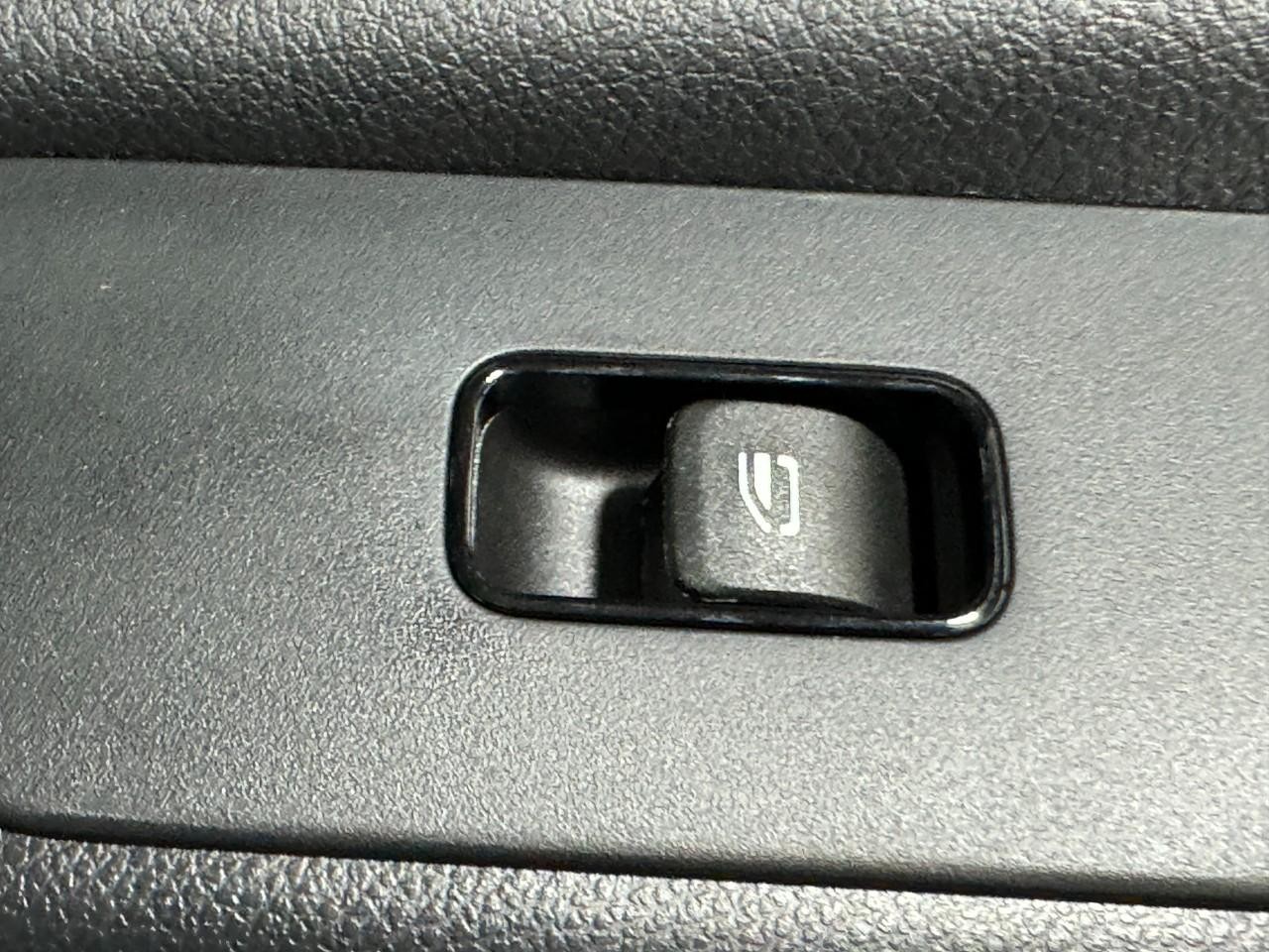 Mercedes-Benz Sprinter Cargo Van Vehicle Full-screen Gallery Image 18