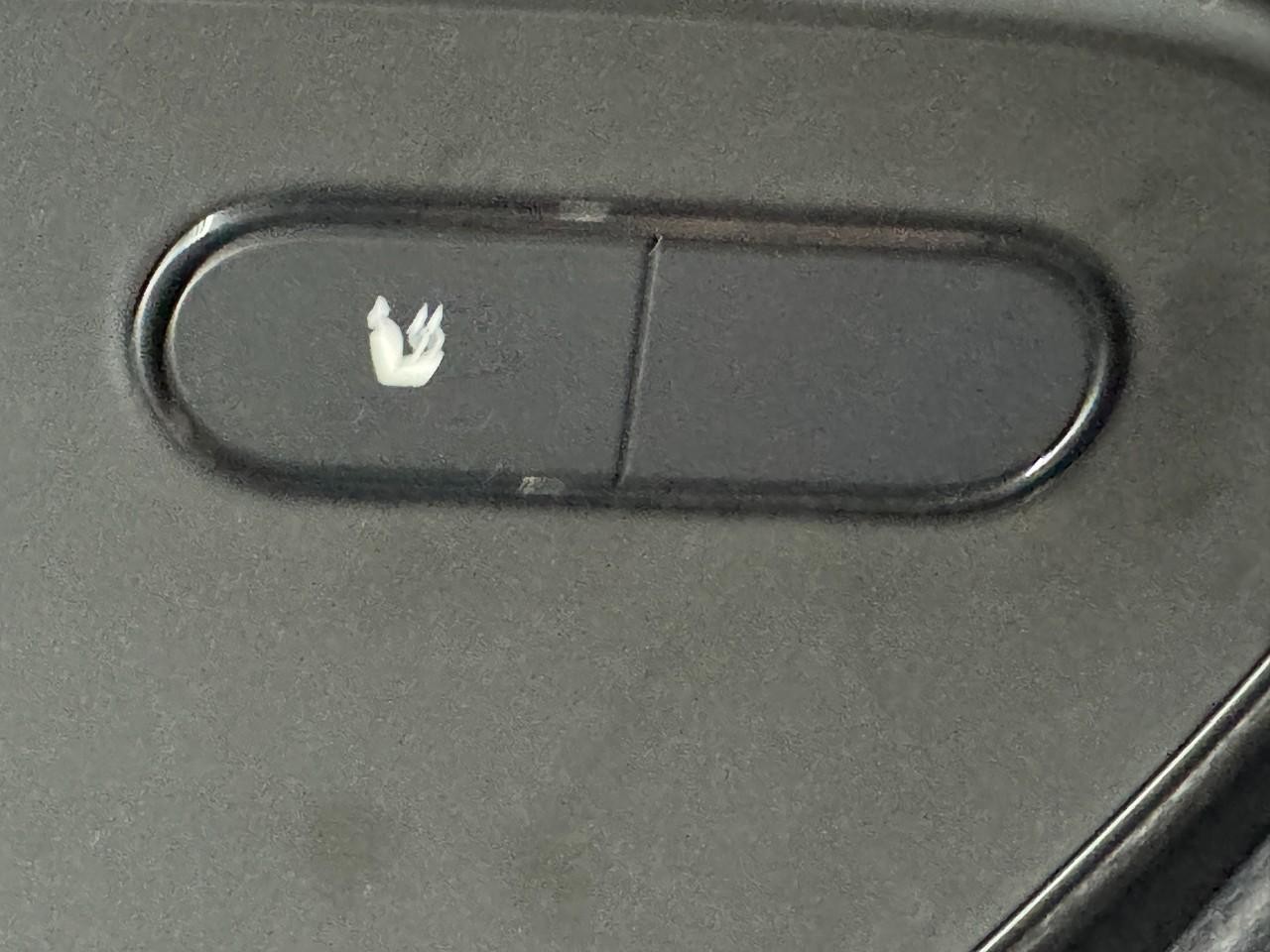 Mercedes-Benz Sprinter Cargo Van Vehicle Full-screen Gallery Image 21