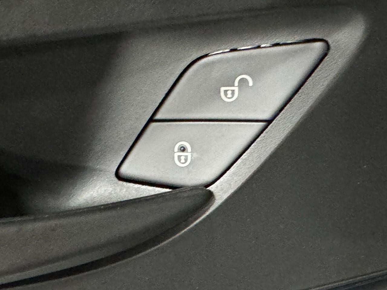 Mercedes-Benz Sprinter Cargo Van Vehicle Full-screen Gallery Image 22