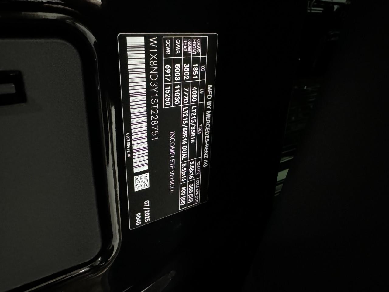 Mercedes-Benz Sprinter Cargo Van Vehicle Full-screen Gallery Image 31