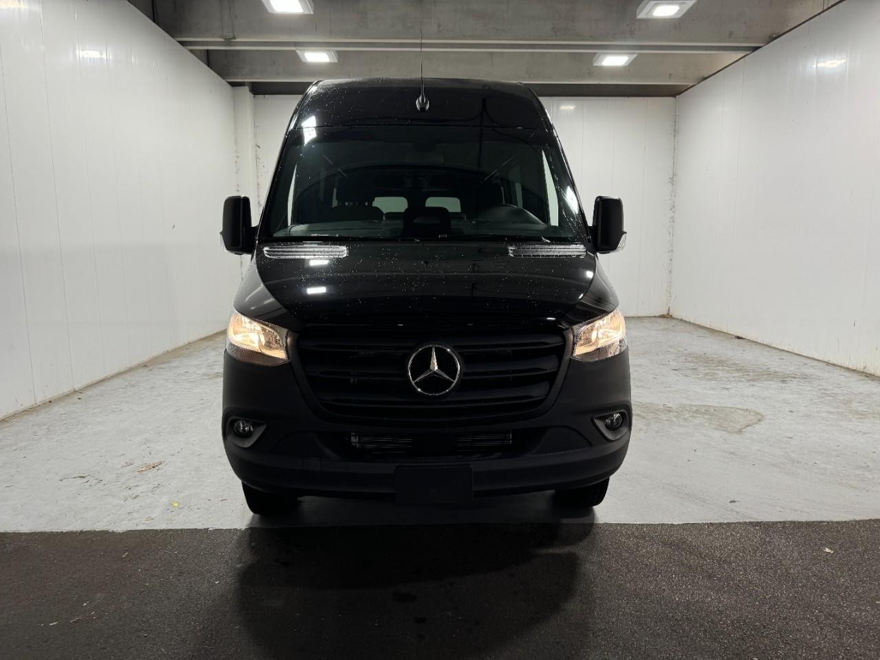 Mercedes-Benz Sprinter Cargo Van Vehicle Full-screen Gallery Image 7