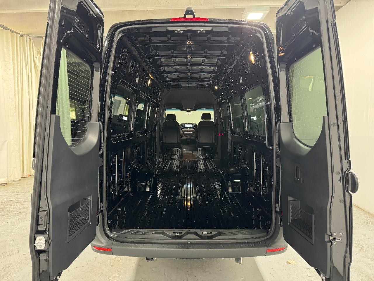 Mercedes-Benz Sprinter Cargo Van Vehicle Full-screen Gallery Image 8