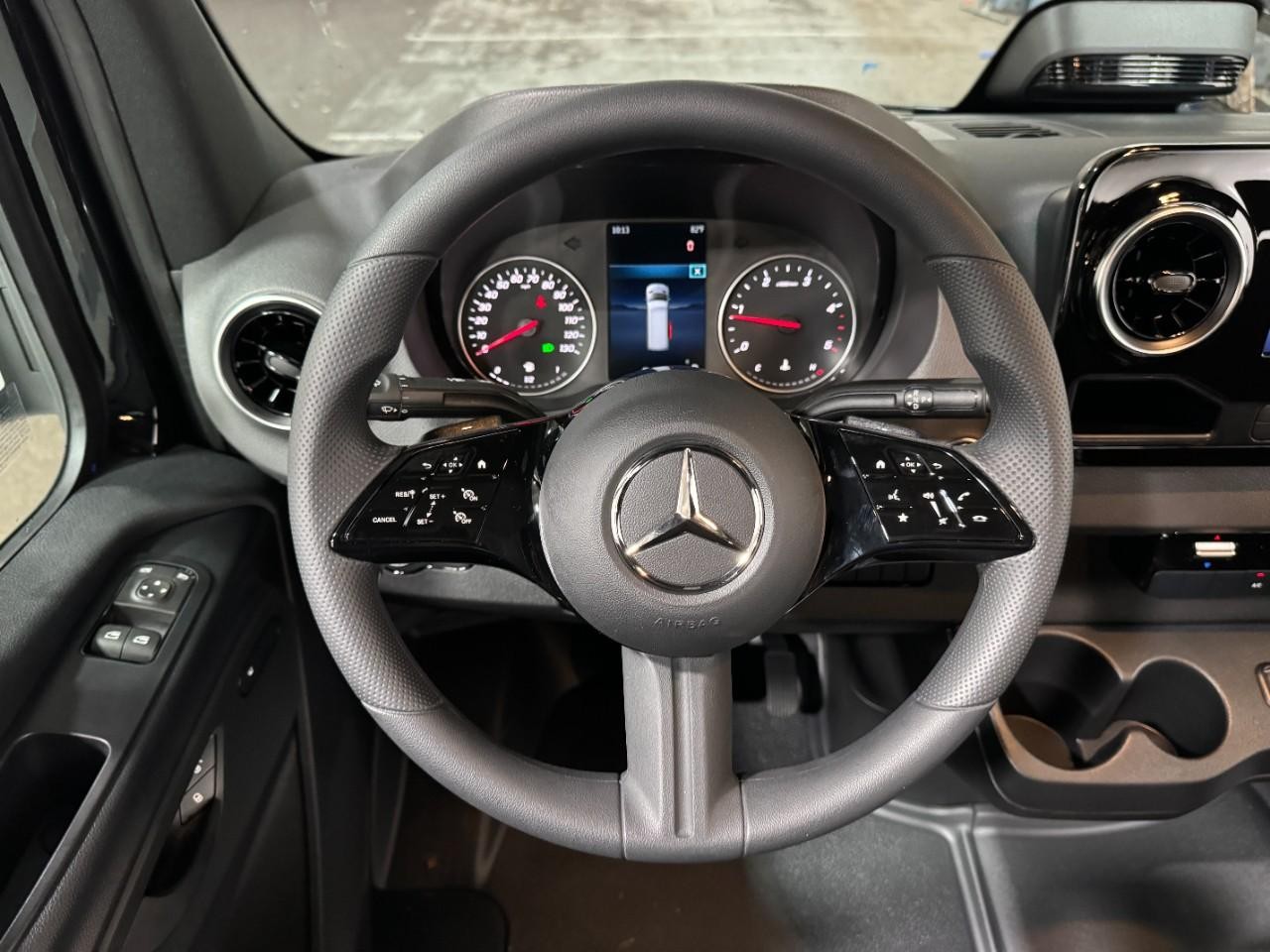 Mercedes-Benz Sprinter Cargo Van Vehicle Full-screen Gallery Image 12