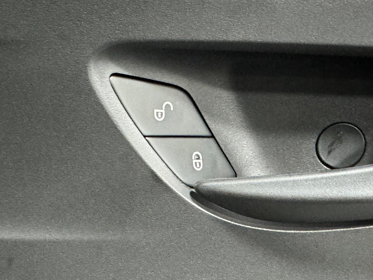 Mercedes-Benz Sprinter Cargo Van Vehicle Full-screen Gallery Image 19