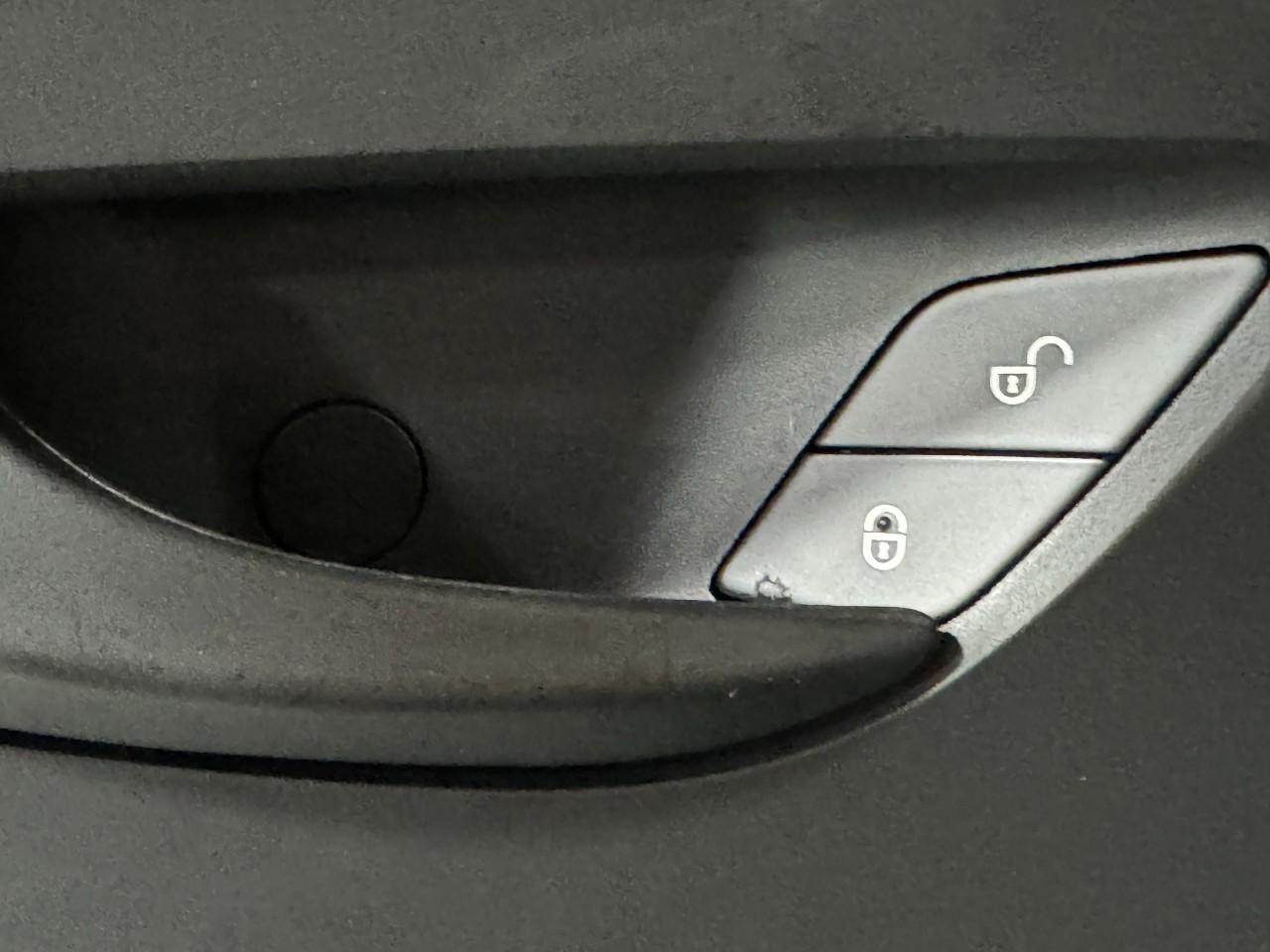 Mercedes-Benz Sprinter Cargo Van Vehicle Full-screen Gallery Image 22