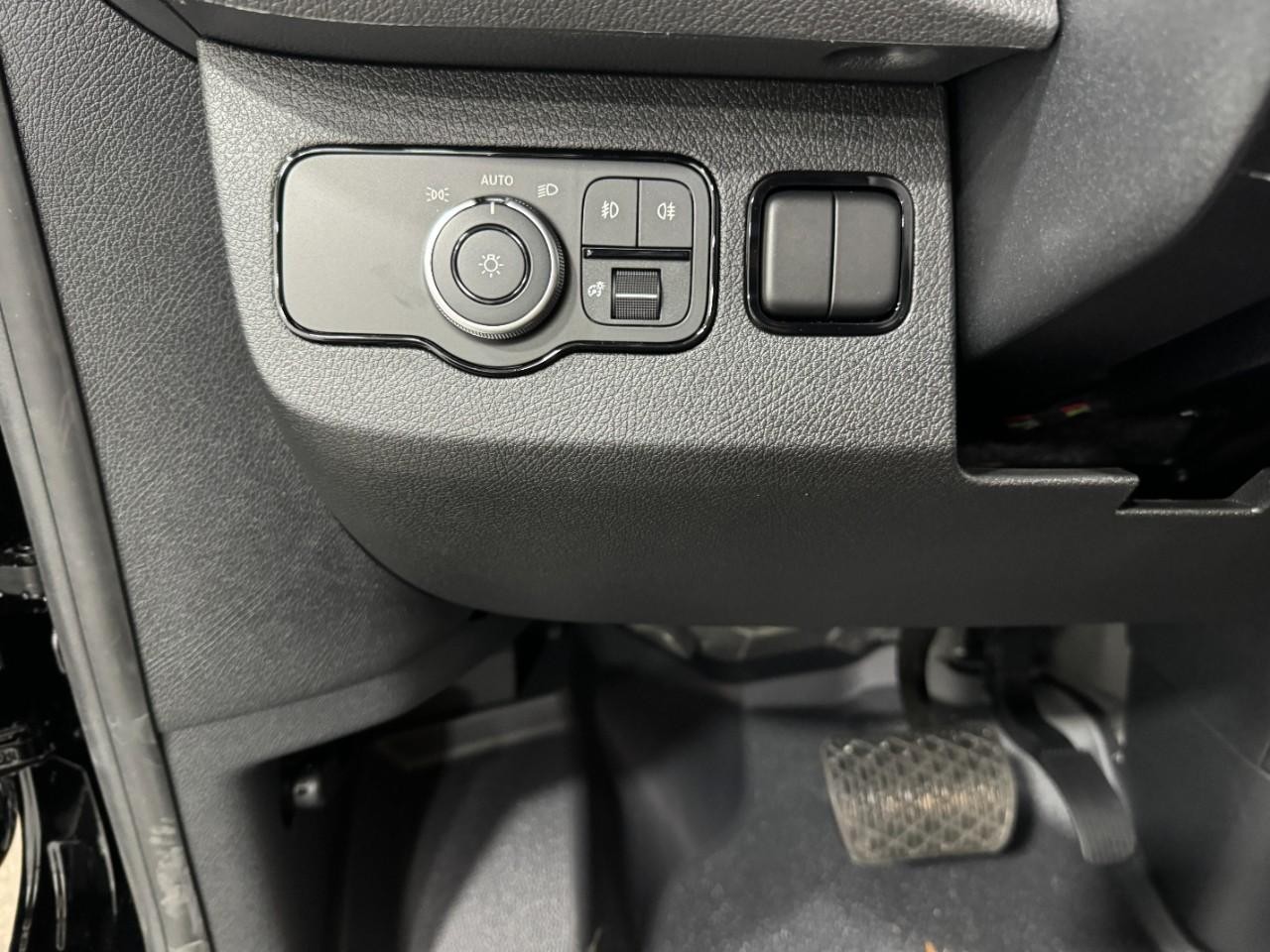 Mercedes-Benz Sprinter Cargo Van Vehicle Full-screen Gallery Image 25