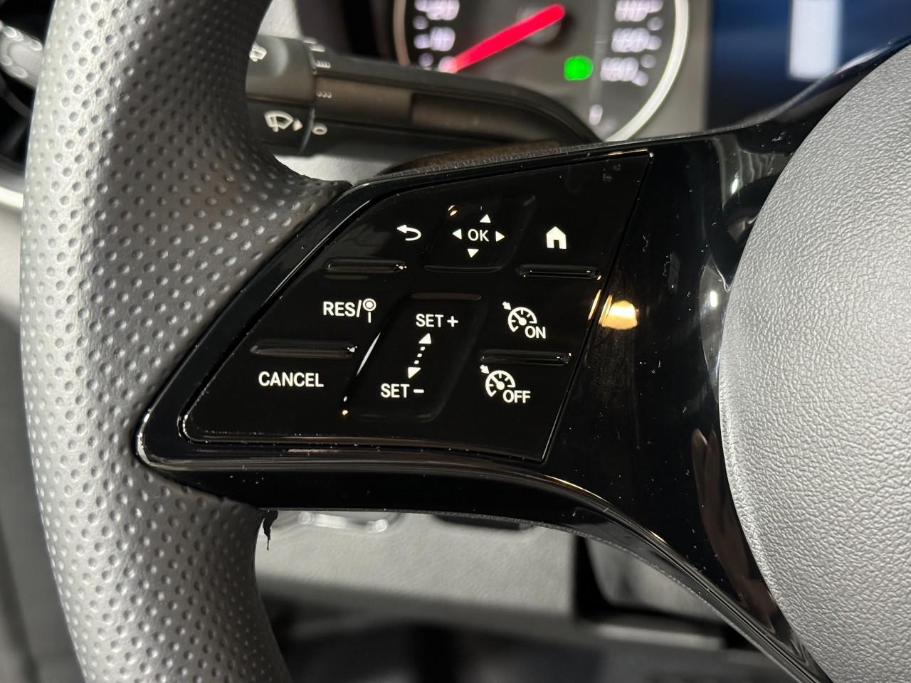 Mercedes-Benz Sprinter Cargo Van Vehicle Full-screen Gallery Image 26