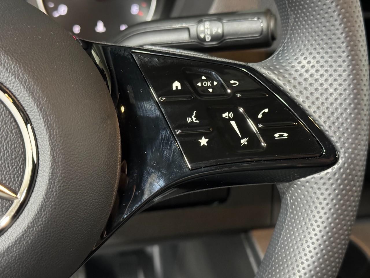 Mercedes-Benz Sprinter Cargo Van Vehicle Full-screen Gallery Image 27