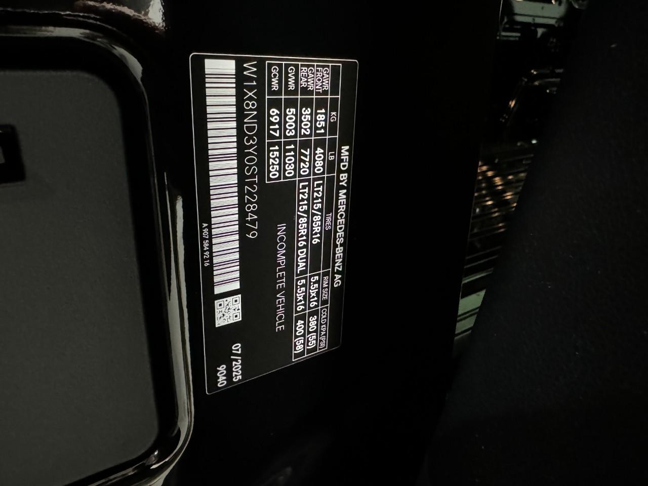 Mercedes-Benz Sprinter Cargo Van Vehicle Full-screen Gallery Image 31