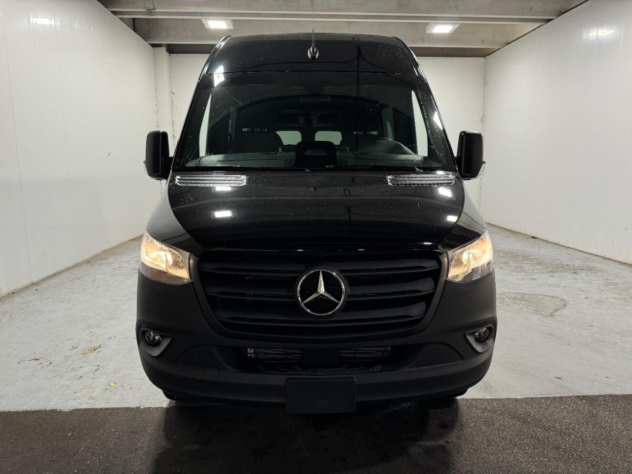 Mercedes-Benz Sprinter Cargo Van Vehicle Full-screen Gallery Image 7