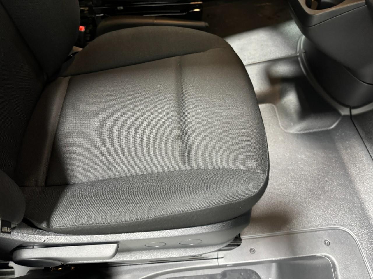 Mercedes-Benz Sprinter Cargo Van Vehicle Full-screen Gallery Image 17