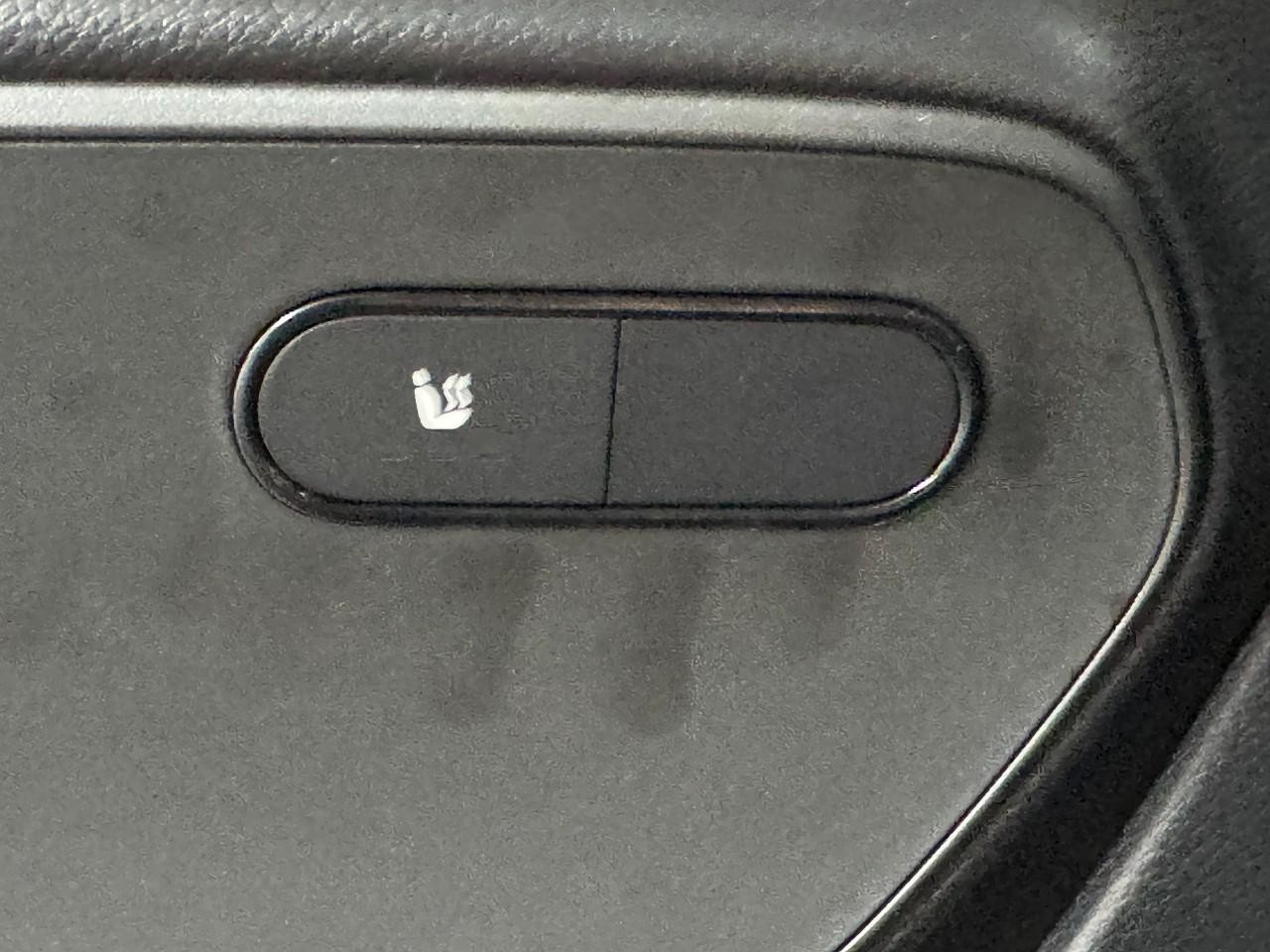 Mercedes-Benz Sprinter Cargo Van Vehicle Full-screen Gallery Image 21