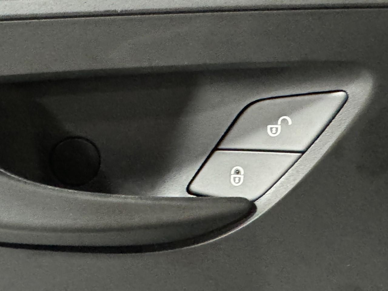 Mercedes-Benz Sprinter Cargo Van Vehicle Full-screen Gallery Image 22