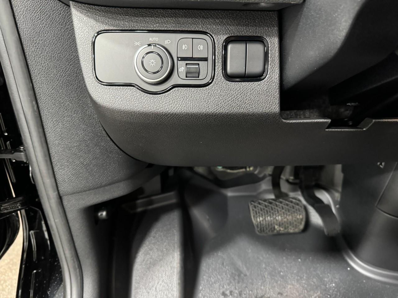 Mercedes-Benz Sprinter Cargo Van Vehicle Full-screen Gallery Image 25