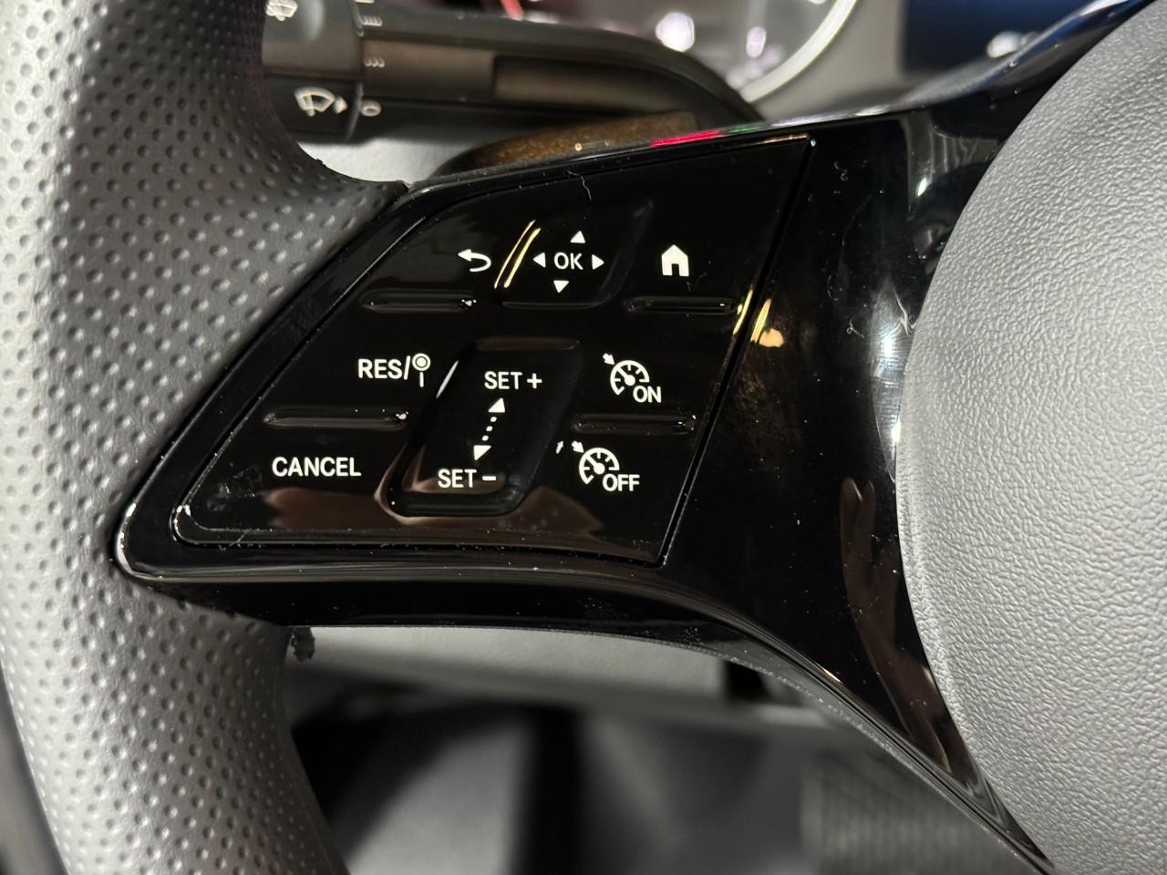 Mercedes-Benz Sprinter Cargo Van Vehicle Full-screen Gallery Image 26