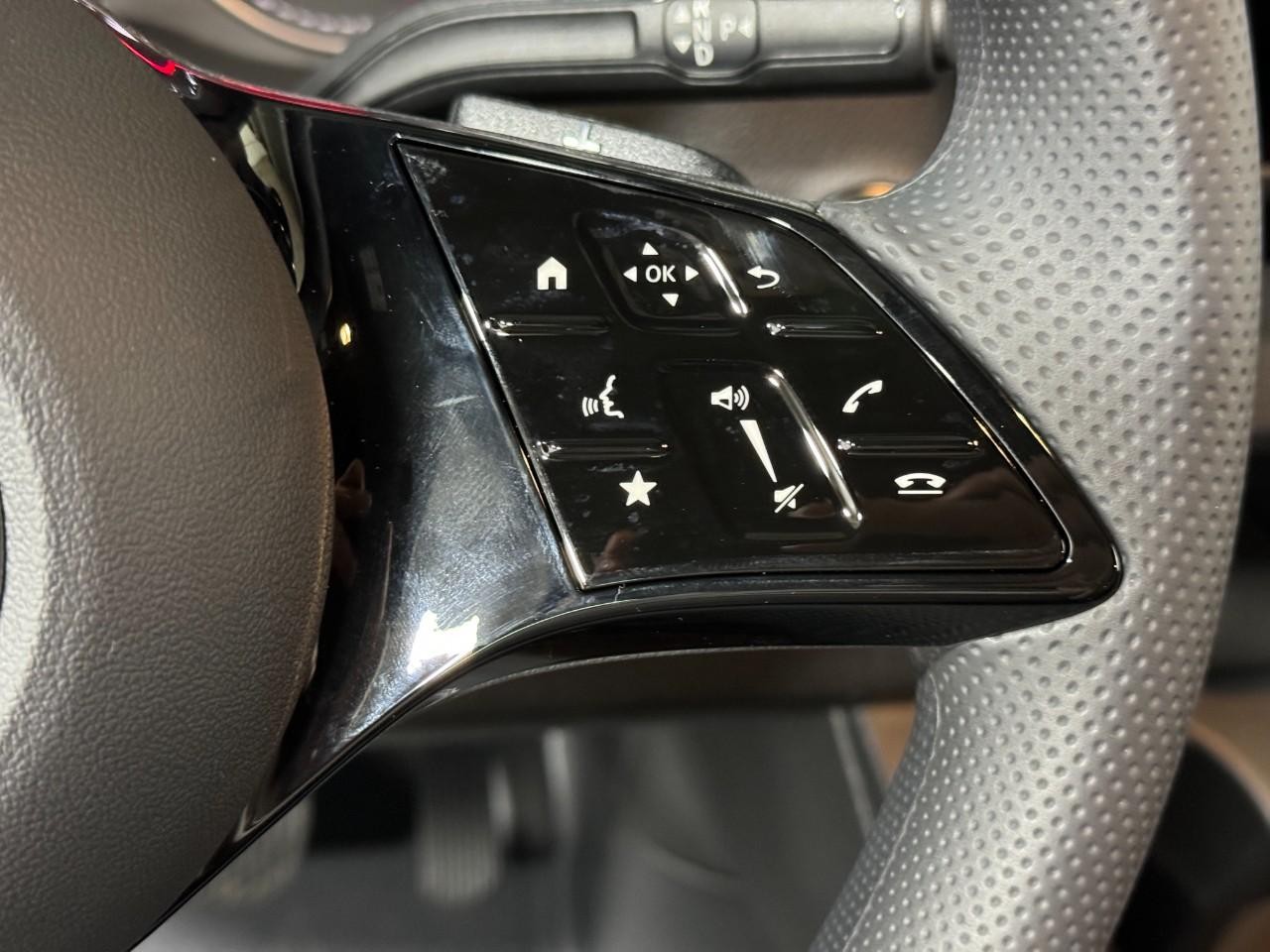 Mercedes-Benz Sprinter Cargo Van Vehicle Full-screen Gallery Image 27