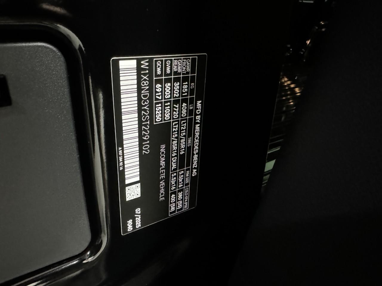 Mercedes-Benz Sprinter Cargo Van Vehicle Full-screen Gallery Image 31