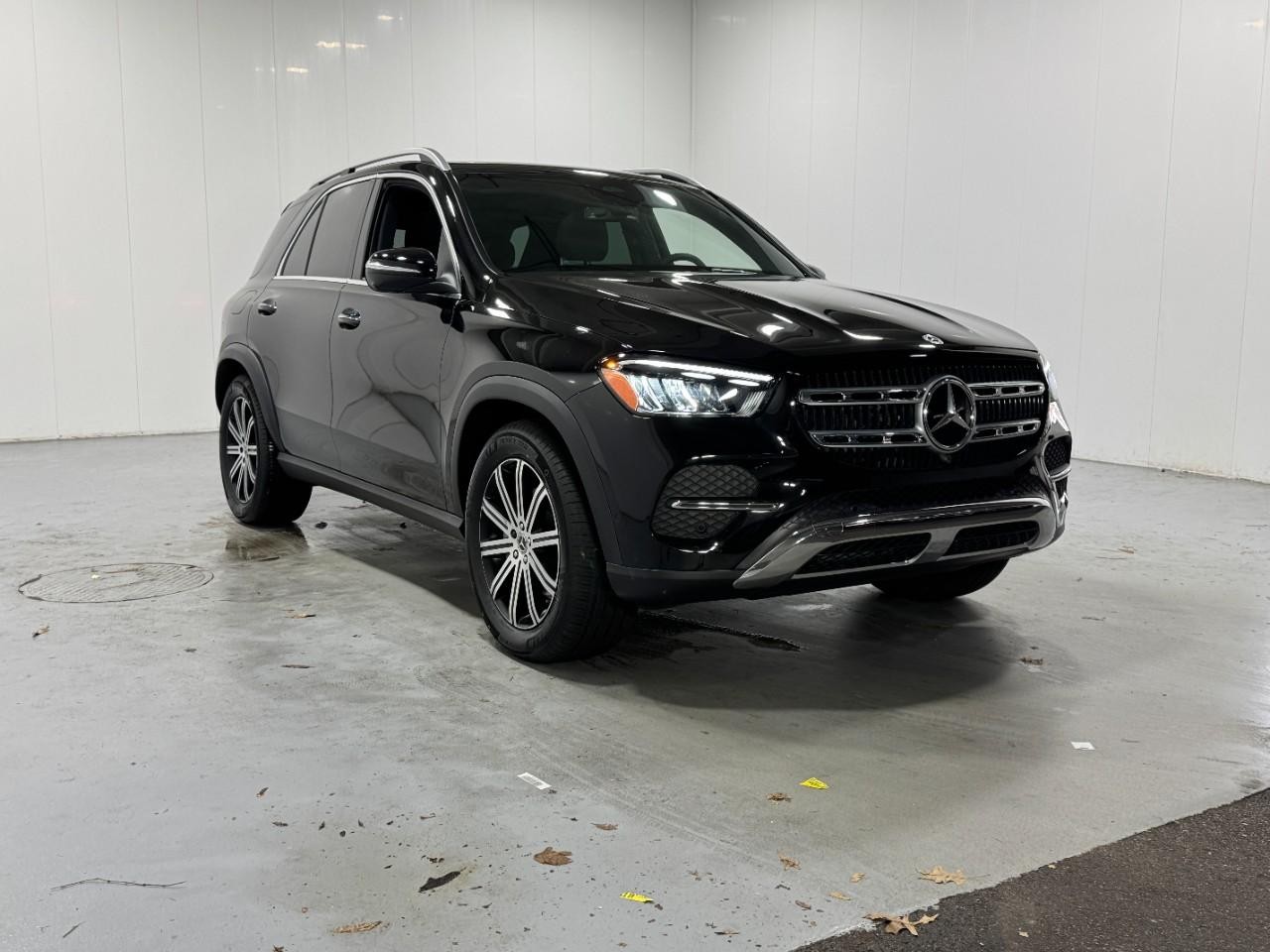 Mercedes-Benz GLE Vehicle Full-screen Gallery Image 6