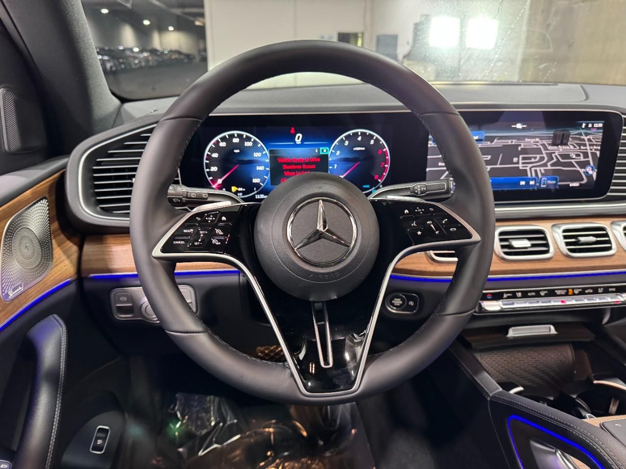 Mercedes-Benz GLE Vehicle Full-screen Gallery Image 13