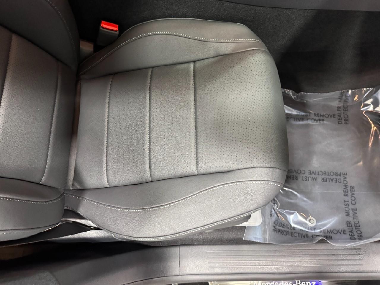 Mercedes-Benz GLE Vehicle Full-screen Gallery Image 19