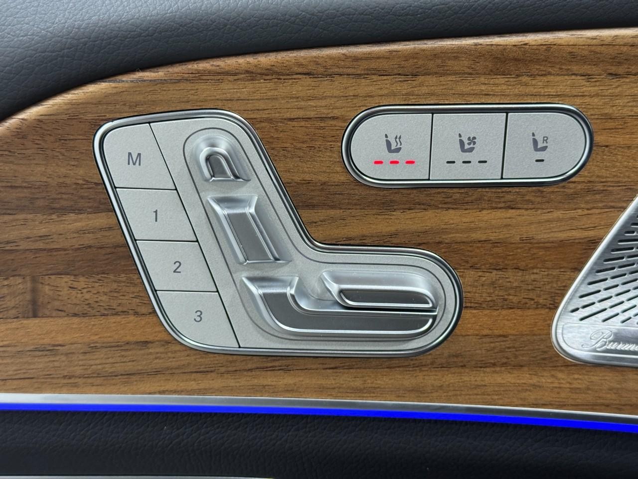 Mercedes-Benz GLE Vehicle Full-screen Gallery Image 25