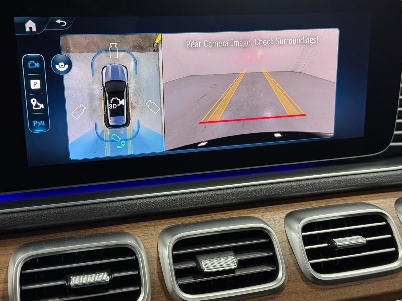 Mercedes-Benz GLE Vehicle Full-screen Gallery Image 37