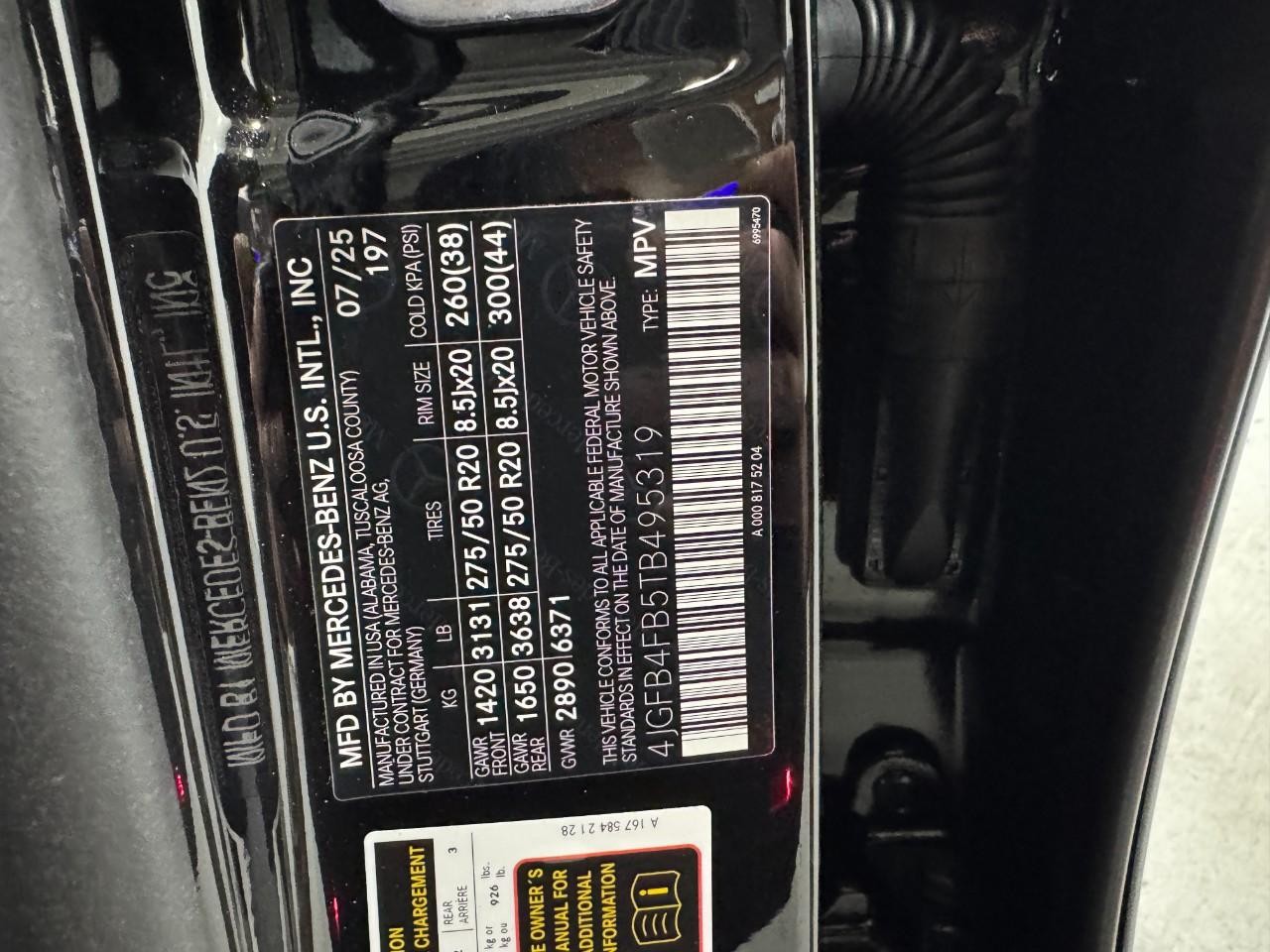 Mercedes-Benz GLE Vehicle Full-screen Gallery Image 38