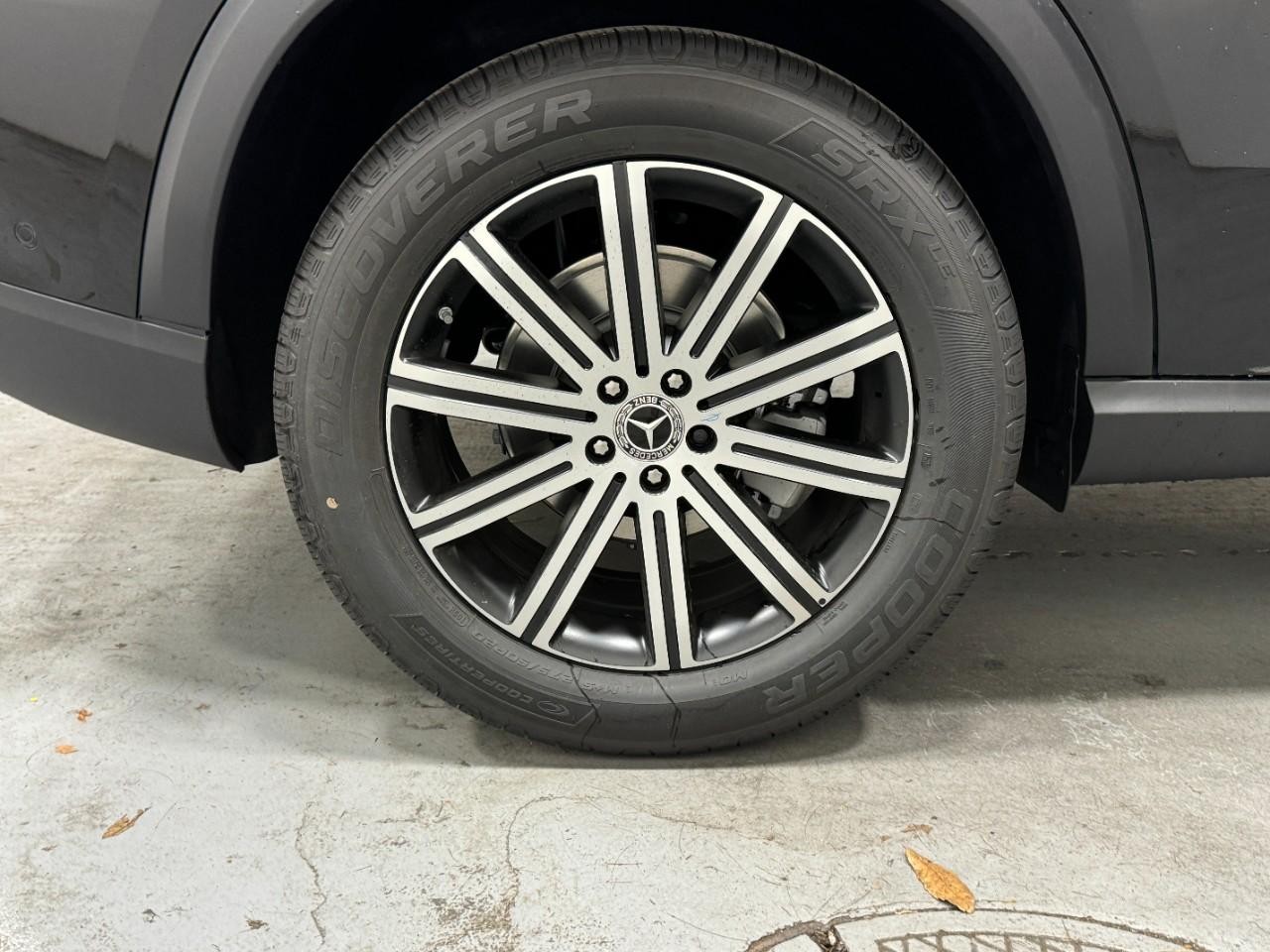 Mercedes-Benz GLE Vehicle Full-screen Gallery Image 5