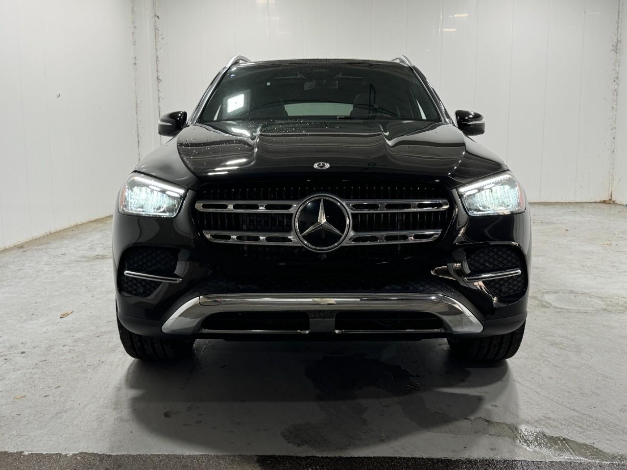 Mercedes-Benz GLE Vehicle Full-screen Gallery Image 7